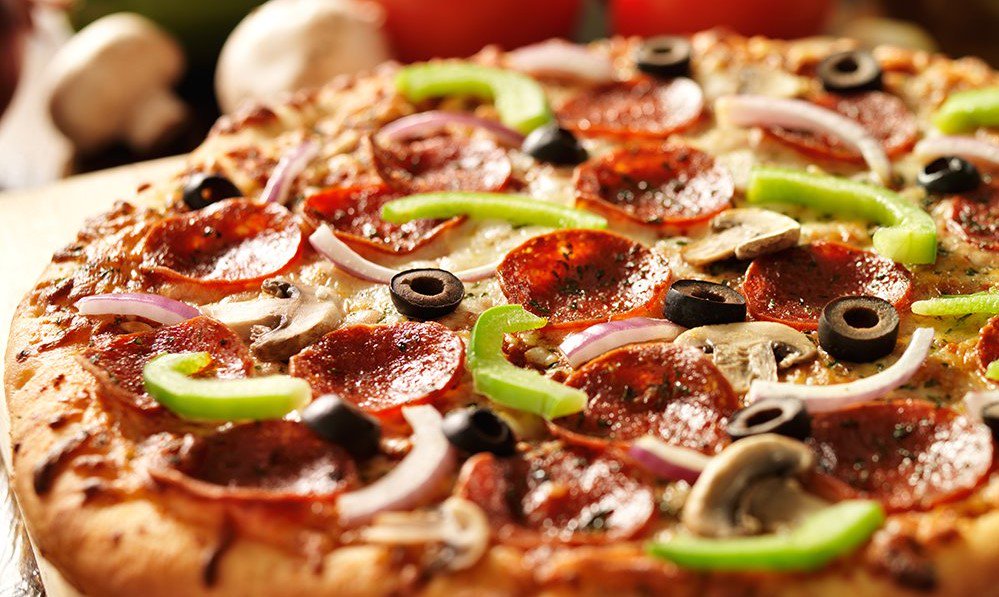 Пицца это фаст фуд или нет. Самая первая пицца. Пицца хот дог. Азербайджанский фаст фуд. Пицца это фаст фуд или нет.