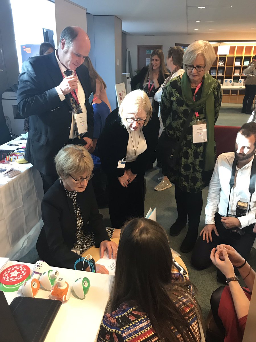 WSCCLibraries's tweet image. Girls teaching girls teaching girls! Some of the highlights  of #GenerationCode: learning from other libraries around the UK &amp;amp; Europe; gaining confidence with coding, digital making &amp;amp; robotics; sharing our passion for #STEM with others! #DayOfTheGirl #LibrariesLeadWithDigital