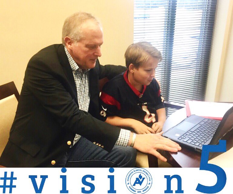 AndersonFive's tweet image. Check out Superintent Wilson helping out on eLearning Day at the DO! It starts from the top, y’all! #vision5 #a5elearning #fromthetop