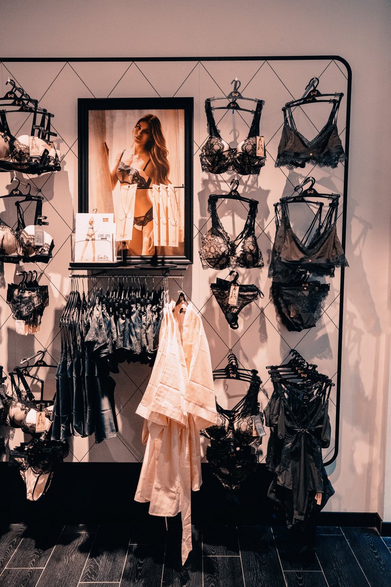 DasGerber's tweet photo. Die neue Kollektion von Pamela Reif findet ihr auch in unserem #Hunkemöller Store im #Gerber 😍😍 #pamgoesnuts https://t.co/wvvPhqQnhN