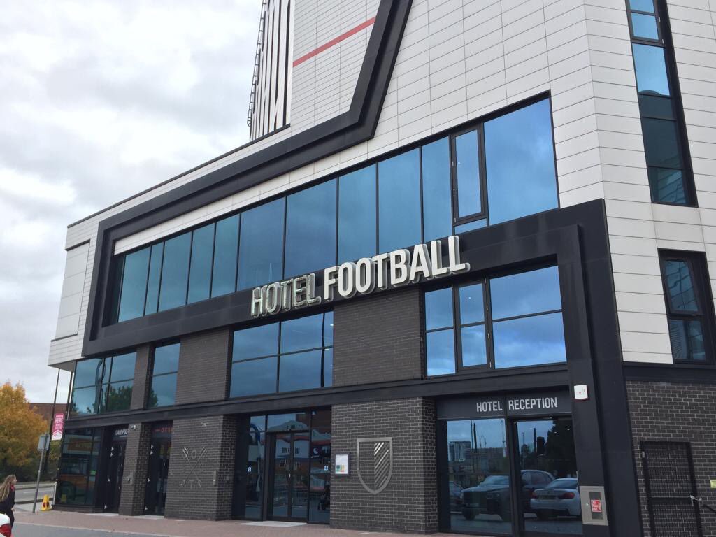 StevePrescott1's tweet photo. On Saturday for #GrandFinal2018 our team for @OTSClub @hotelfootballuk is @stevehampo #PaulNewlove @Highto14 @mrgreg7 @danscully8 #MikeNicholas @paulwood_RL16 #ChrisJoynt plus more to be announced no other venue has as many RL legends talking about the greatest game https://t.co/qtpSPtJSNP