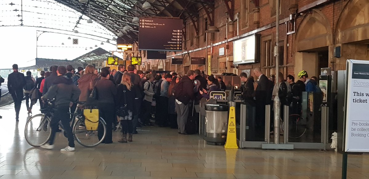 👍Our 2 new entrances at Bristol Temple Meads will make it quicker and easier to get on and off the station. 

ℹLocated either side of the existing ticket gate the new gates will more than double capacity when they open at peak travel times from December. 

➡️#railwayupgradeplan