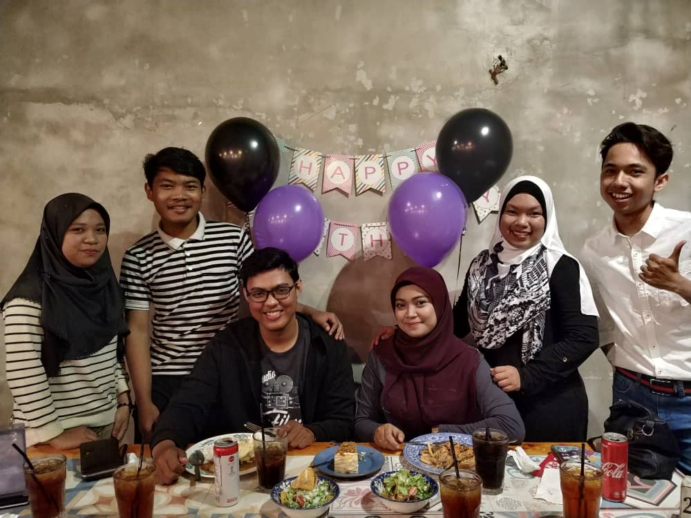 bielaiman96's tweet photo. Happy birthday my dear @ImxN96 😘😘
#10as
@AsyiqinSwift @riqzzaquan @dendigolucky https://t.co/EQEIMjpKui