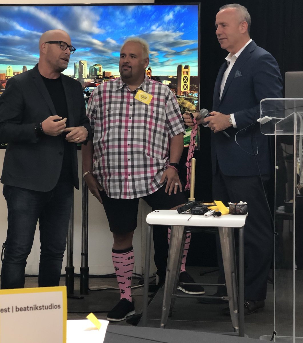 ZaynaKhayat's tweet photo. Sacramento @Mayor_Steinberg gets his well earned #PinkSocks for his decades+ leadership in transforming mental health services in the state of California #ILN18 @ILNmuse https://t.co/EfNZAHSb7k