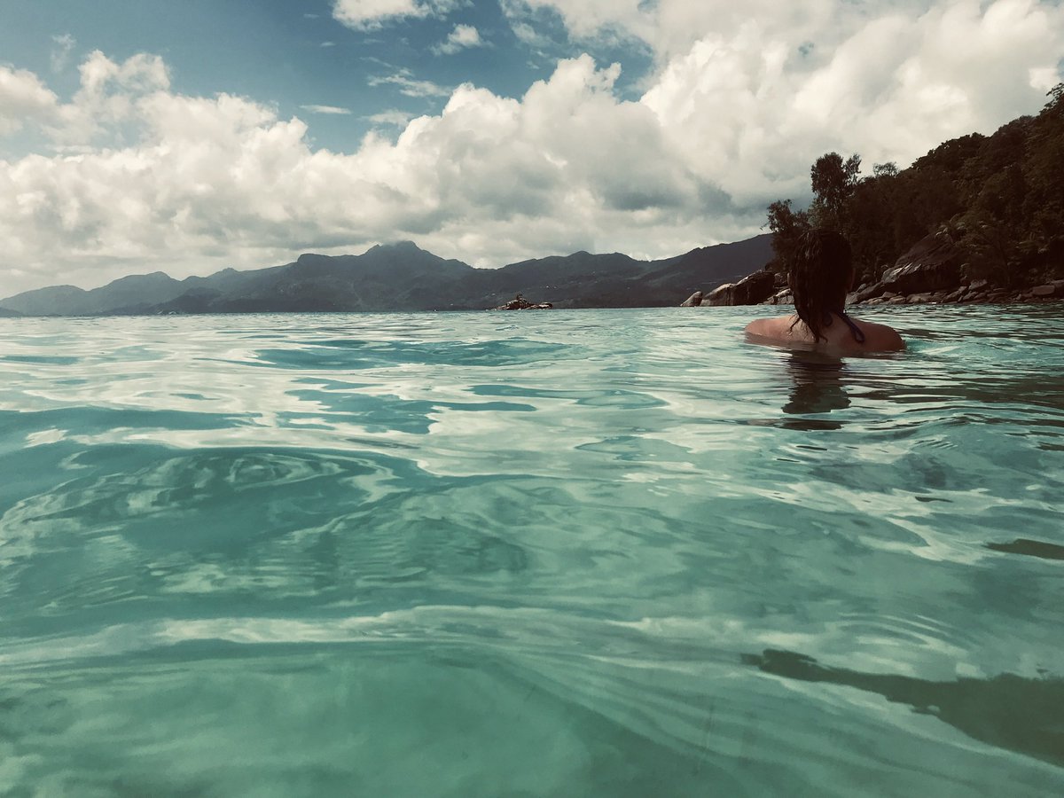 Sasabiche's tweet photo. Les Seychelles ☀️🌴 https://t.co/45HNJj5sqF