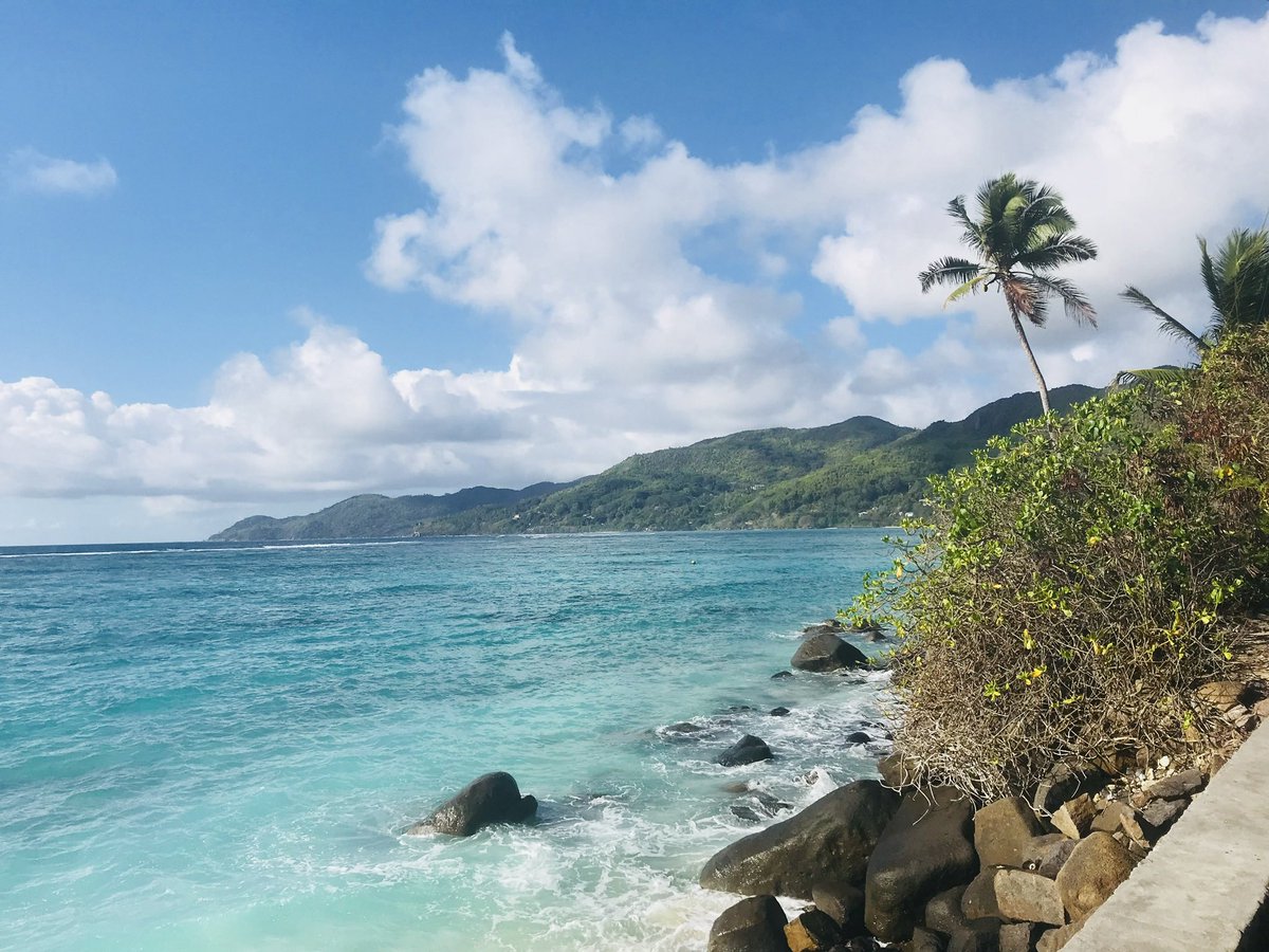Sasabiche's tweet photo. Les Seychelles ☀️🌴 https://t.co/45HNJj5sqF