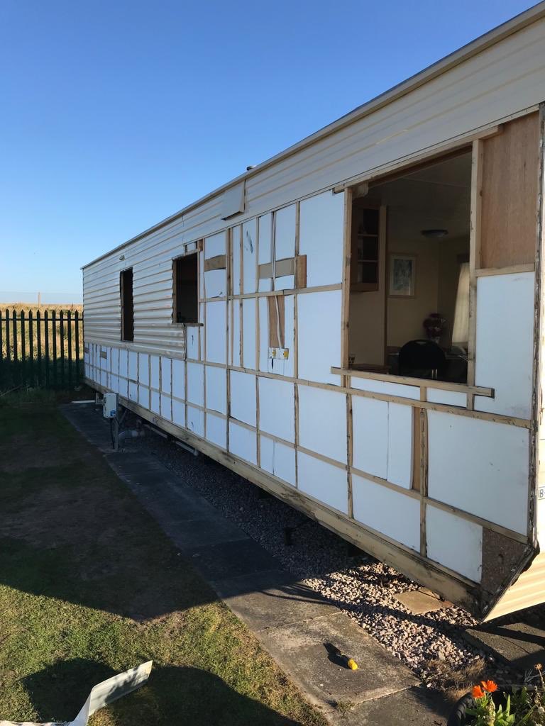 MEcaravanrepair's tweet photo. One of this weeks exterior panel replacement, full side replaced in @northwalescom @AbbeyfordLeisur on a BK Hallbrook. This job came from a recommendation from another customer! #Extiriorpanelreplacement #Extiriorpanelrepairs #Staticcaravanrepairs #Staticcaravanrepairsnorthwales https://t.co/l5ogJRHBYV