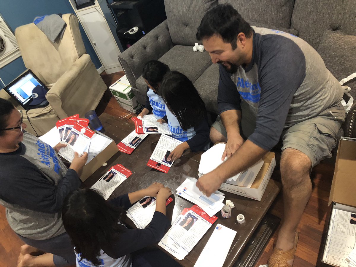 alesotelosolis's tweet photo. 27 Days Left until election day! 😊 This is how we do! Mailing ballots drop this week! #TeamAlejandra for @CityOfNatlCity Mayor! Get out and vote! #NewSwag #TheLinePrinting ❤️ #NCProgressSlate @b_loperez @MrArturoSolis https://t.co/FW4nLzo8Zu