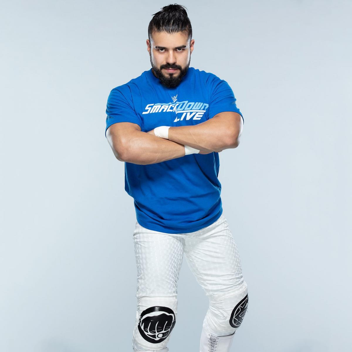 wweespanol's tweet photo. TRANQUILOS‼️ El Ídolo @AndradeCienWWE los espera en 5 DÍAS en #SD1000. ¿Cómo reaccionará al ver a @reymysterio?

https://t.co/vFV4C2vi7C https://t.co/EIDglxhVg9