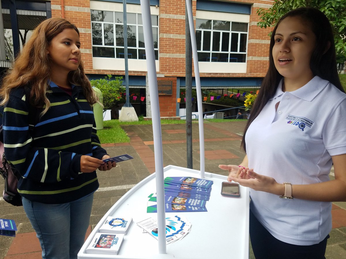 ISDemocracia's tweet photo. #SED2018
#EleccionesCSJ2018
ISD se encuentra en este momento en la Ferial Estudiantil de la Semana del Estudiante de Derecho de la UCA. 
Acercate  a nuestro stand e informate sobre el proceso de elección de Magistrados de la CSJ. https://t.co/dXG0SjVB3f