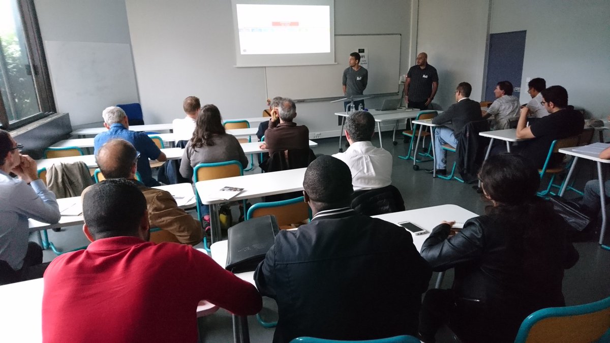 TelecomValley's tweet photo. Conférence "tests de performance pour la voiture de demain" avec Marc Hage-Chahine et Mohamed Oumri @Altran en cours à la #STLS2018 https://t.co/afroyJmphk