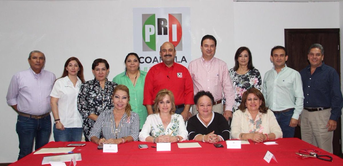 PRIMx_Coah's tweet photo. En el comité directivo estatal de nuestro partido, se reunió la bancada priista del Congreso del Estado liderados por @jaimebuenoz con el Presidente @rigofuentes e integrantes de su equipo.

Diputados Locales refrendaron su compromiso de trabajar por nuestra gente.
#EnTodasPartes https://t.co/waHLXW9BfS