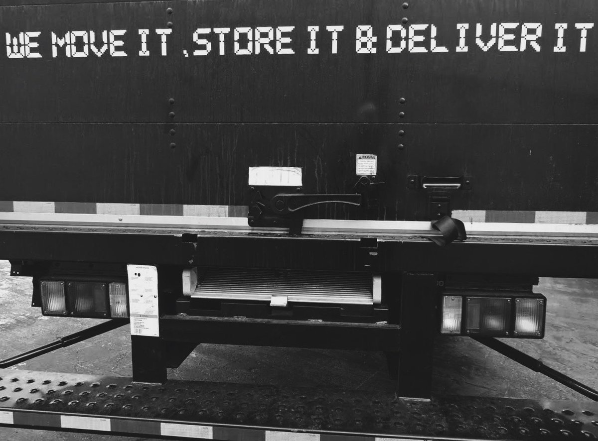 kerb_inc's tweet photo. How can I make moving easier? 
Oh, I know. 💡Call Kerb. They’ll take care of everything. 
Packing supplies ...done 
The actual packing ...done 
A moving truck ...done 
Moving it ....done 
Storing it ...done ⠀⠀
⠀⠀⠀⠀⠀⠀
#movers #storage https://t.co/CLdOeg5jlH
