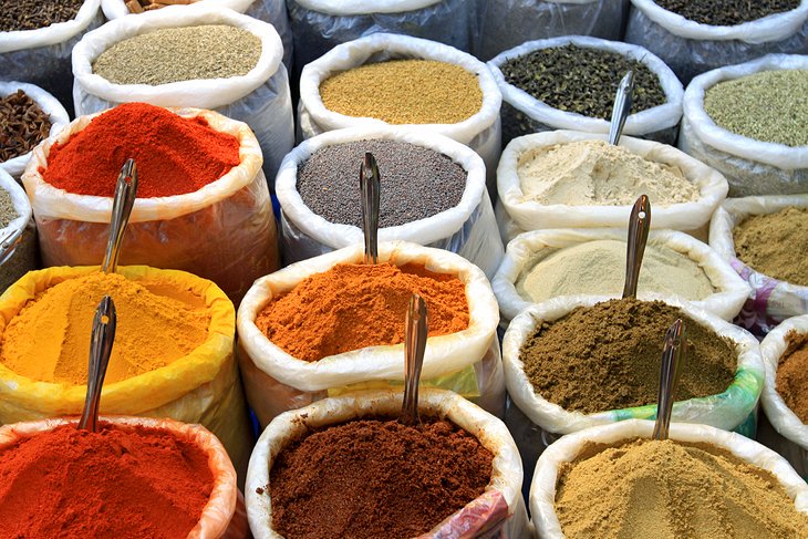 Lawrence35754's tweet photo. The Indian Quarter in Durban is one of the most amazing place to visit as they showcase different types of spices including pepper. This place also has a variety of handmade products that locals makes. 

#ExploreSouthAfricanBeauty 

#Durban

#ENG2604 

https://t.co/b8Tcso0J4y https://t.co/sr6m1IWr07