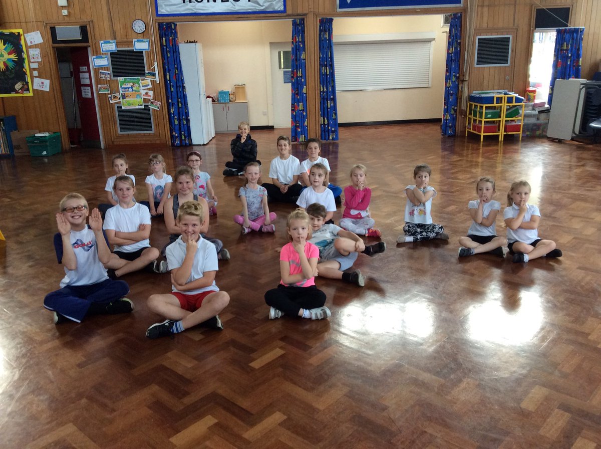 MrsSlaterAS's tweet photo. Even in after school clubs, we show good manners at all times! #diamondrules @LadywoodKH https://t.co/UauwikHc6t