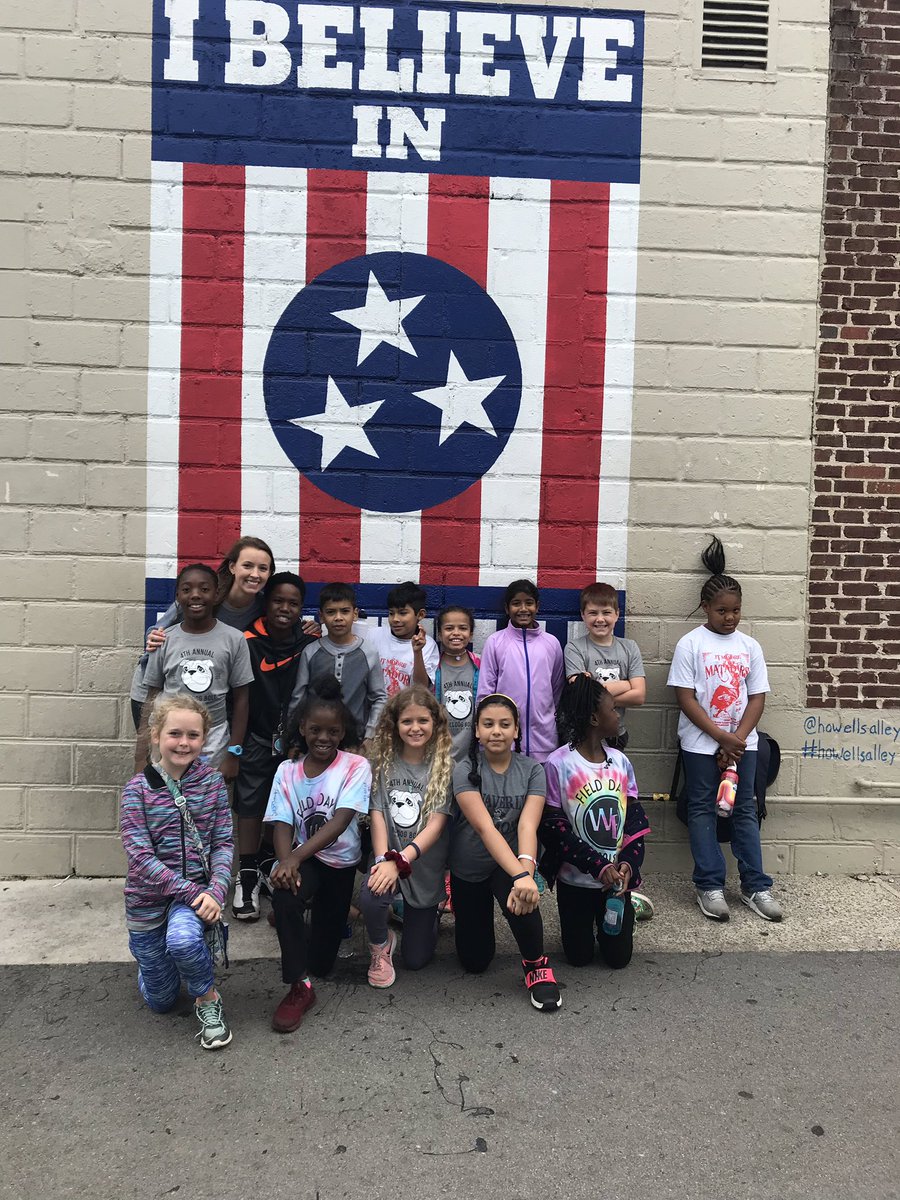 MrsMartinWB's tweet photo. My lil bulldogs believe in Nashville (and I believe it’s time for fall break 🙌🏻) https://t.co/KTn2VwfmyV