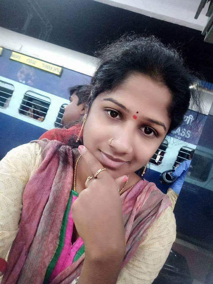 kavitharani345's tweet photo. ஒரு மாலை ��ேரத்து மயக்கம்
மாமா பூலுக்கு ஏங்கும் கவிதா
வந்து ஏறி வண்டி ஓட்ட
நானும் விரிச்சு தூக்கி காட்ட
வடியுமே மதன நீரு
 அடங்குமே அரிப்பு எனக்கு.
எப்புடீ https://t.co/TlbnLkgGuX