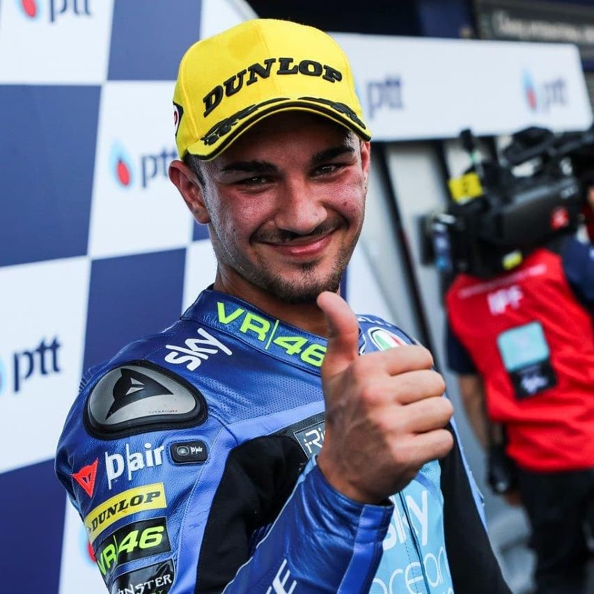dennisfoggia71's tweet photo. Scatti della rimonta di domenica nel GP di Thailandia.
#DennisFoggia #Moto3 #skyracingteamvr46 #VR46ridersacademy 
@SkyRacingTeam @VRRidersAcademy https://t.co/yD2Nmd97YF