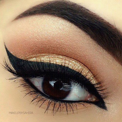 vcreekbeauty's tweet image. Perfect Cat Eye Liner in Black - beauty.viralcreek.com/perfect-cat-ey… #CatEyeMakeup #EyeMakeup