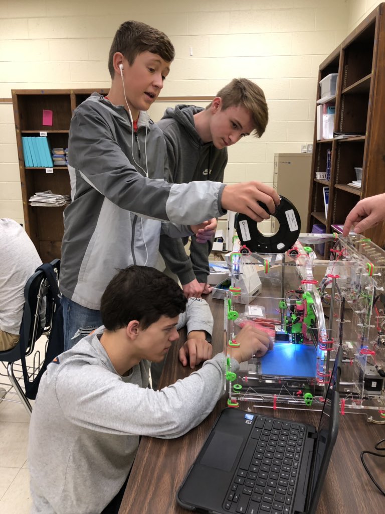 MrsClark310's tweet photo. #4C ‘s everywhere today! #studententrepreneurs finish 3D printer build, make #SLIME, #colonelskernels vending & restoration for another work table #CTE #JWHS https://t.co/vBGaj8QFMv