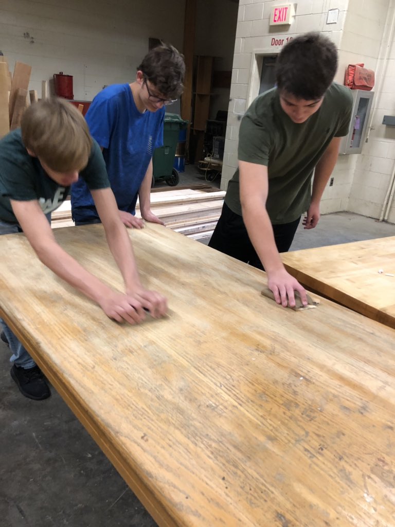 MrsClark310's tweet photo. #4C ‘s everywhere today! #studententrepreneurs finish 3D printer build, make #SLIME, #colonelskernels vending & restoration for another work table #CTE #JWHS https://t.co/vBGaj8QFMv