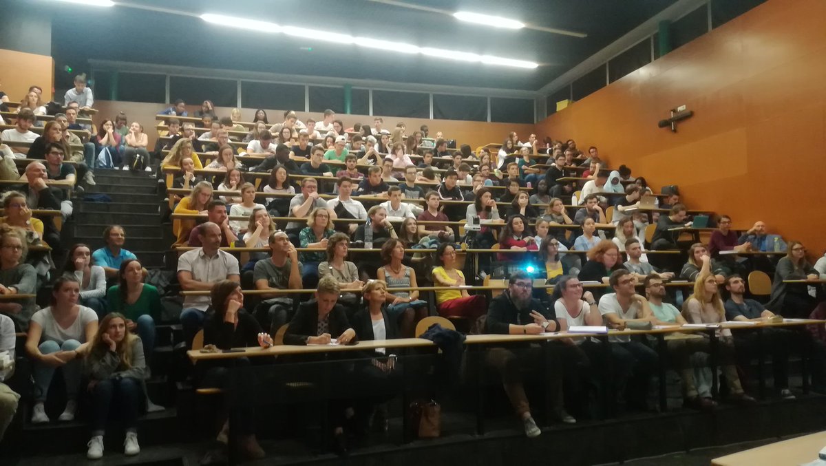 IutIndre's tweet photo. Salle comble à l'IUT de l'Indre pour la conférence "Mes datas et moi. (Re)prenez en main votre identité numérique" donné par Christophe Cessac Faucher, mandataire du CA de la MAIF et enseignant en GEA à l'IUT #FDS2018 #IUTIndre #IUT36 https://t.co/qX1V98Znmz