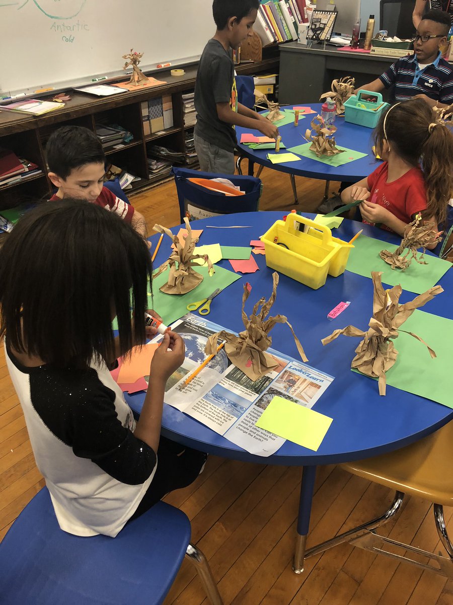 Mrs__Guzman's tweet image. We discussed the different types of trees &amp;amp; they created abstract fall trees 🍂 they were also excited to learn our tree song too ✨ #WeeCreate