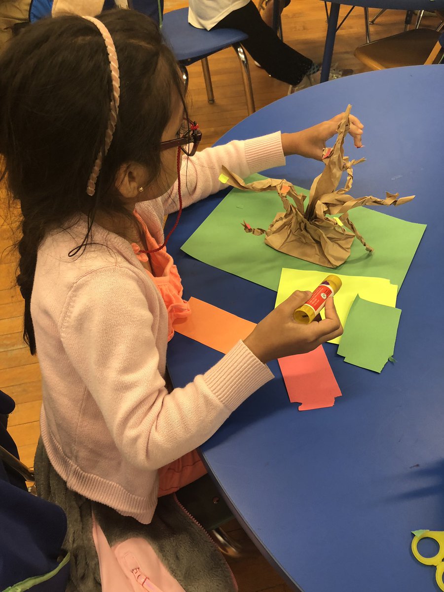 Mrs__Guzman's tweet image. We discussed the different types of trees &amp;amp; they created abstract fall trees 🍂 they were also excited to learn our tree song too ✨ #WeeCreate