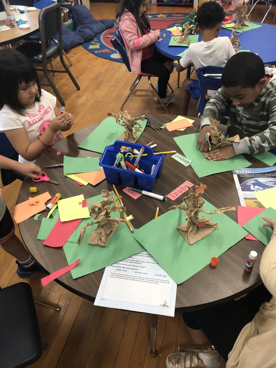 Mrs__Guzman's tweet image. We discussed the different types of trees &amp;amp; they created abstract fall trees 🍂 they were also excited to learn our tree song too ✨ #WeeCreate