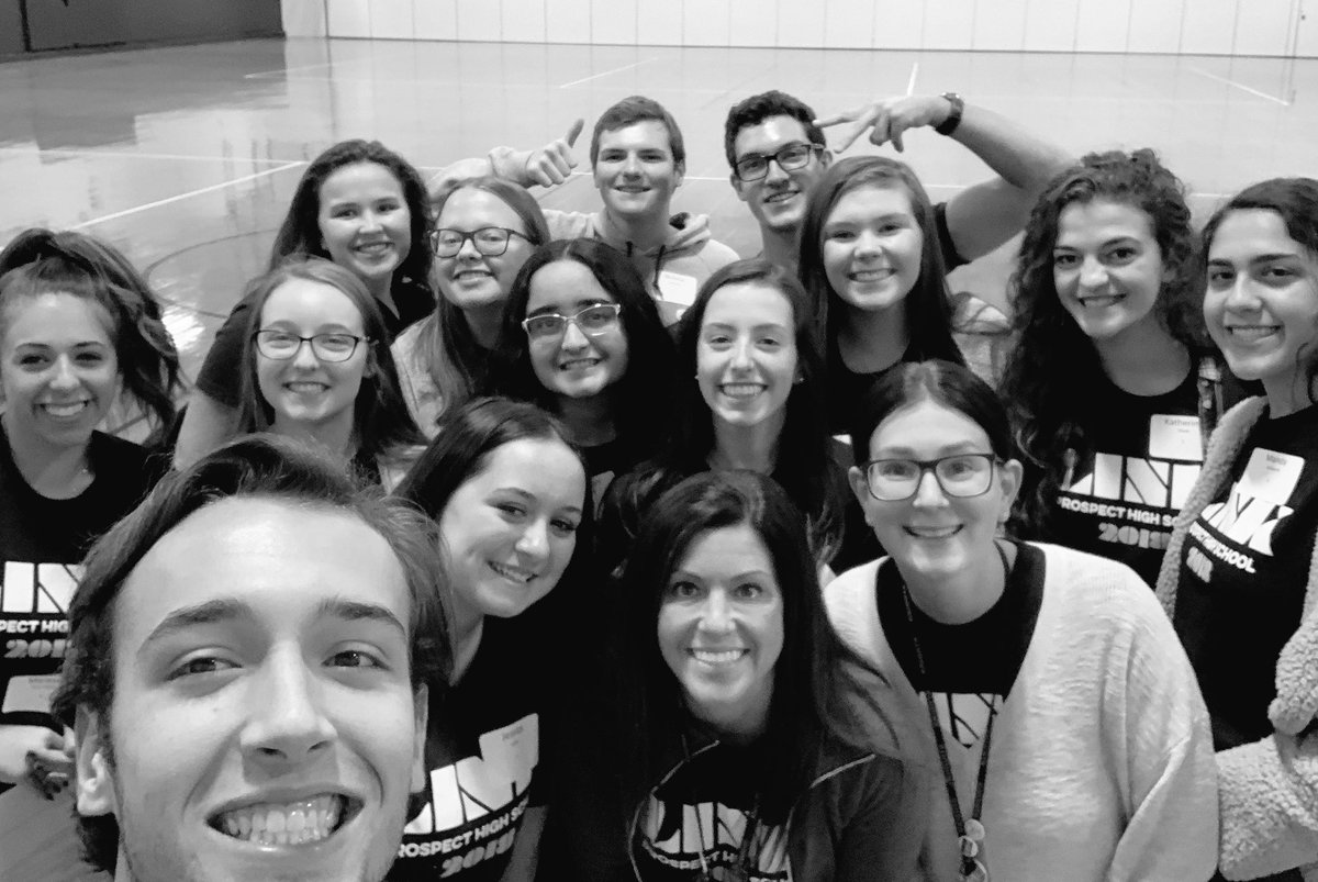 PROSPECT_SS's tweet photo. It’s a LINK day! Thank you to all our LINK (Leading INcoming Knights) Leaders for being such great mentors to our freshmen Knights! @KnightsofPHS #LINK2018 https://t.co/d25WZnrvMP