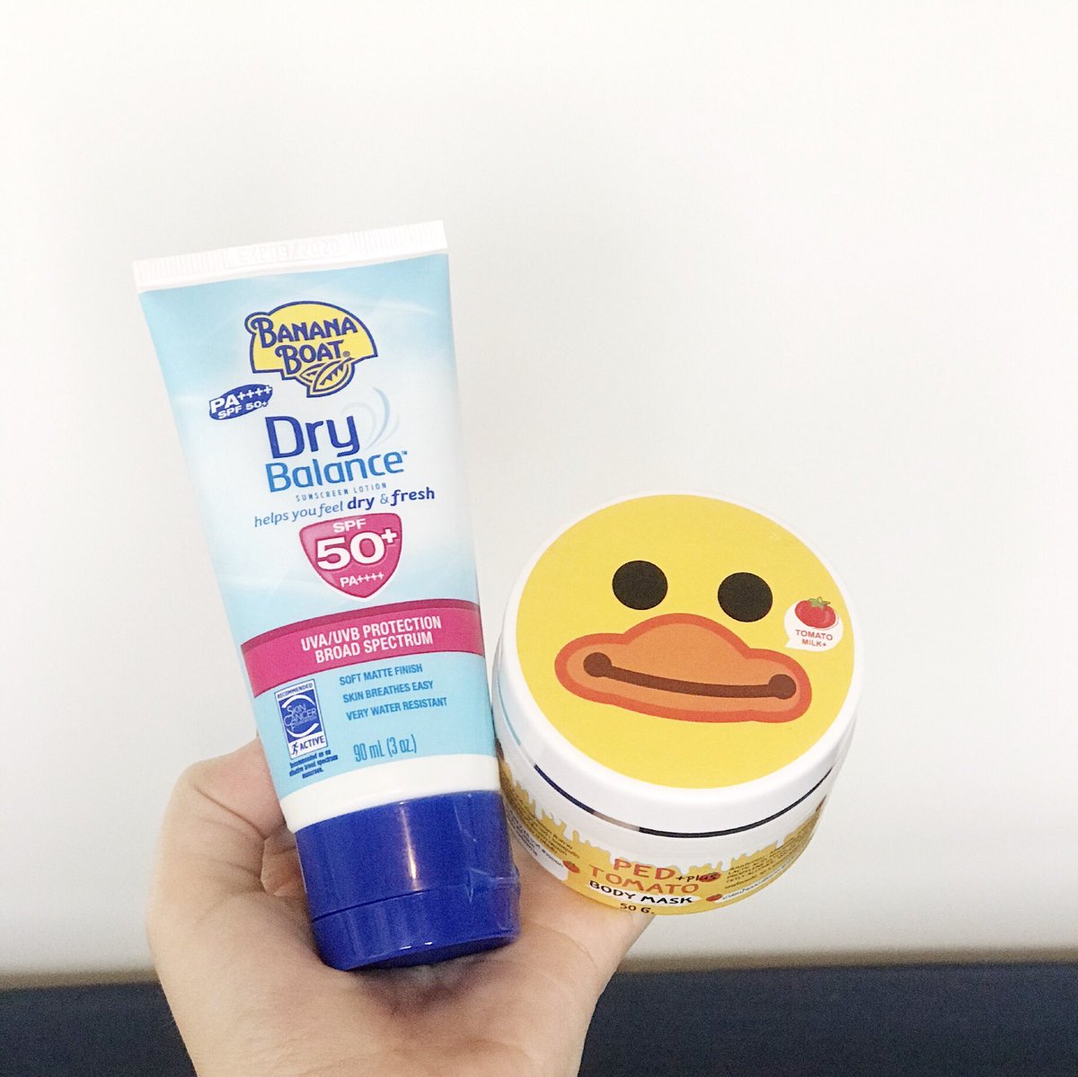 bellalissx's tweet photo. ชอบผิวตัวเองตอนนี้มากก รูปนี่ถ่ายกล้องสดโนฟิลเตอร์ ครีมทาตัว Ped body mask เราใช้คู่กับกันแดด ผิวดีขึ้นมากๆ ที่บอกว่าใส่ขาสั้นแล้วแก้มก้นดำด้าน โดนแดดเผาจนผิวเห็นรอยแตก ตอนนี้ผิวดีขึ้นแล้ว ผิวกลับมาเสมอกัน เวลาออกแดดผิวดูผ่องๆนวลๆผิวขับแดดมาก ชอบบ #ไว้รีวิวห้ามขายของโว้ยย https://t.co/mR9SR3Pbh1