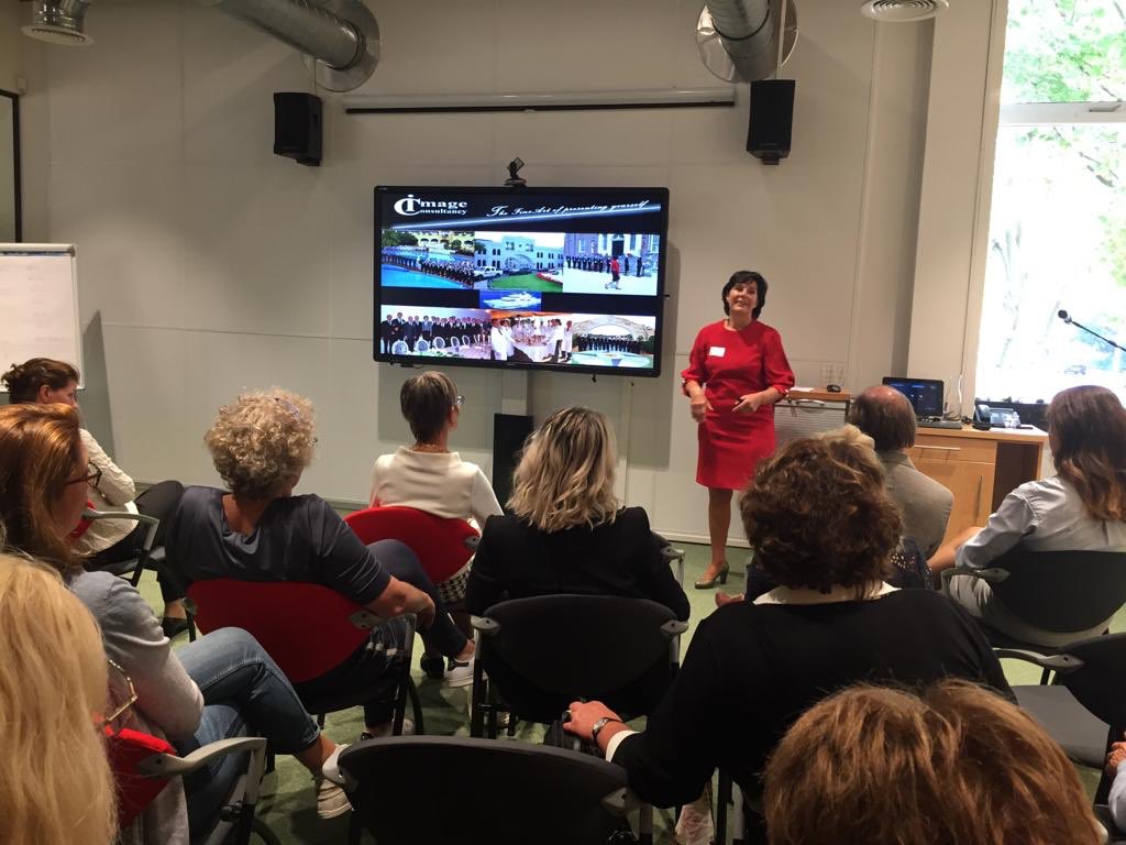 Laatste spreker #WomenIntBiz18 is Gonnie Klein Rouweler over culturele sensitiviteit bij het internationaal zakendoen. Mooi inkijkje over de verschillende culturen in de wereld en hoe daarmee om te gaan.