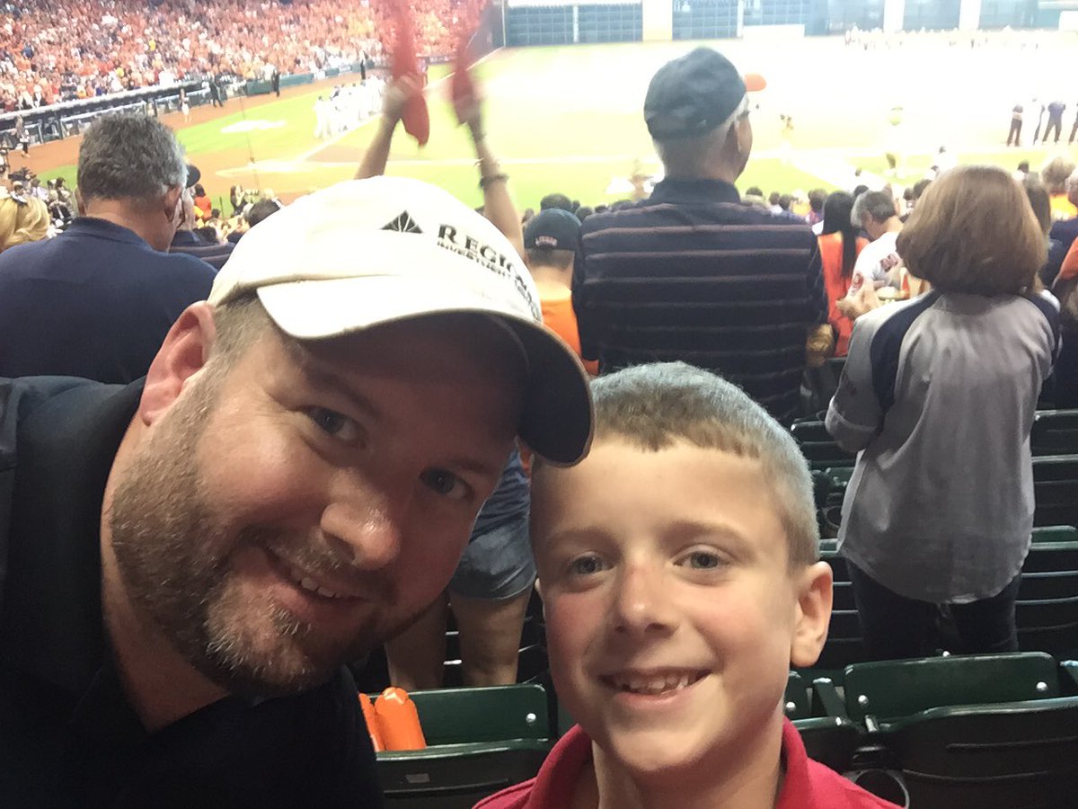 jr75901's tweet photo. @JohnLegere Hook us up with some Astro’s tickets! We live @TMobile https://t.co/vMWmVeOxB6