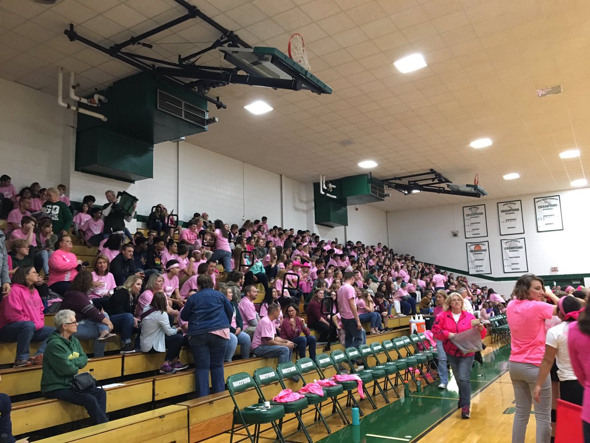 ledwardssports's tweet photo. .@HHSGoGreen is pinked out today for the 2nd annual Dig Pink game with Watervliet. All money raised comes from students from both schools who attend today’s Thursday Matinee. Money raised will go to a family in the Hartford community who is battling breast cancer. https://t.co/xJq0Mw6RRz