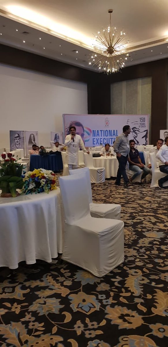 TarunTewatia14's tweet photo. भारतीय युवा कांग्रेस की राष्ट्रीय कार्यकारिणी की बैठक में #Specialinvitee के रूप में अपनी बात रखते हुए l यह परम्परा केवल युवा कांग्रेस में हे जहाँ छोटे से छोटा कार्यकर्ता अपनी बात अपने नेताओ के सामने रख सकता हे बोल सकता हे। @keshavyadaviyc @Allavaru @srinivasiyc @DeependerSHooda https://t.co/Dt5wabZQrX