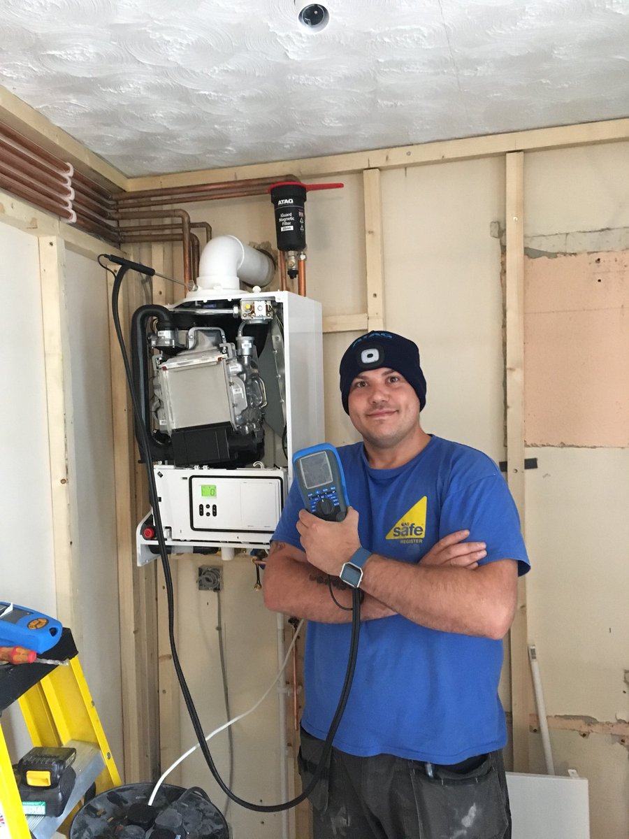 michaelteal72's tweet photo. @atagheating @JBPlumbingMCR @morrishgp @mbplumbers @kaneanalysers @smartgassurrey @NW42517281 @2Twoliver . Second collection of a Atag cherry π. Nice to meet up with Adam , he even got to use my shiny new Kane to do the commission π#atagselect https://t.co/s4KWkOhtUq
