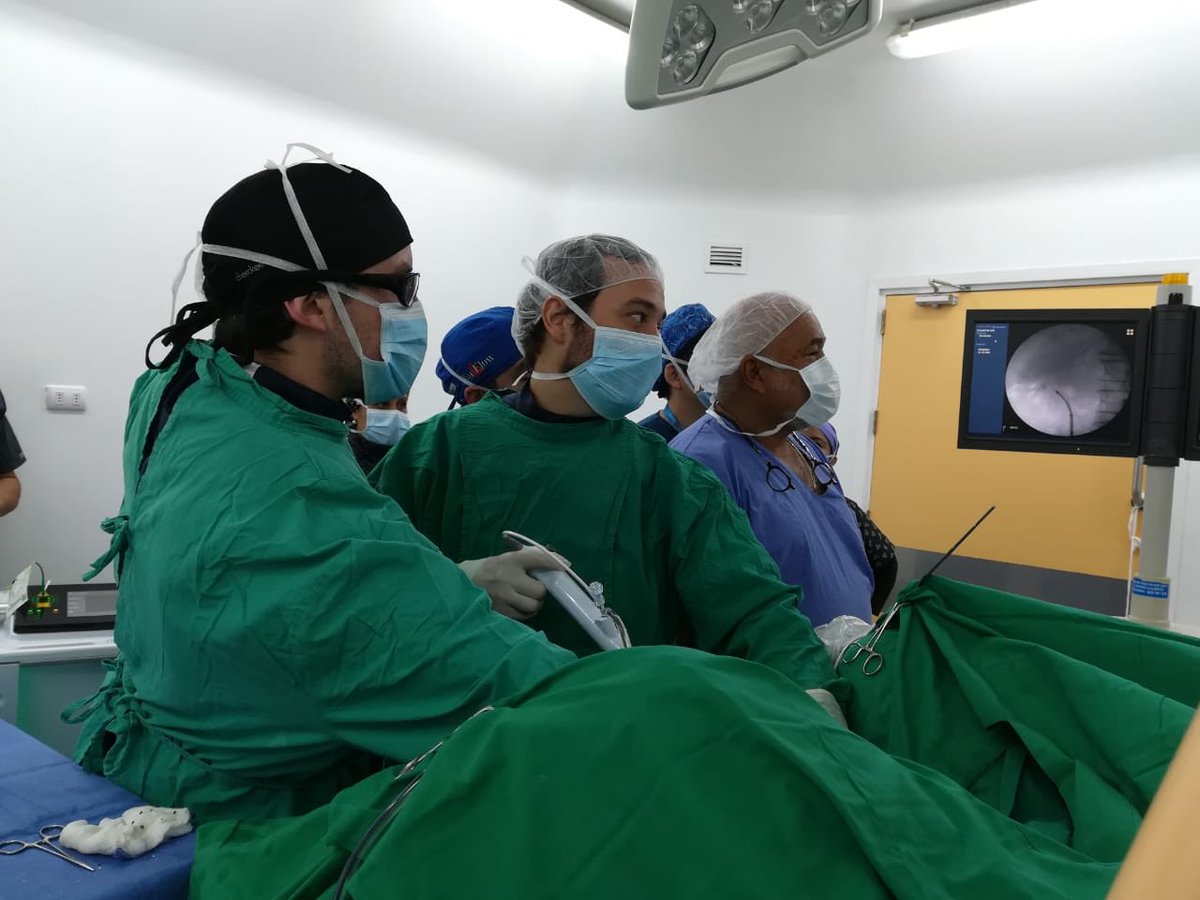 Hoy 4to día de jornada quirúrgica de la II Semana del Cálculo Renal. Nos acompañó el Dr Andres Silva <a href="/adsilvaw/">Andres Silva</a>  Endourólogo de la Clínica Indisa <a href="/ClinicaIndisa/">Clínica INDISA</a> . Ureteroscopía Flexible y NLP en posición supino modificado.
LO IMPORTANTE ES SABER