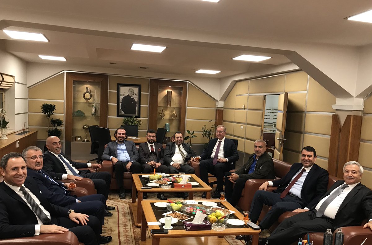 İstanbul Ticaret Odası Meclis Başkanı ve Ticaret Odası Meclis Üyesi arkadaşlarımızla ekmek fiyatlarını konuştuk.