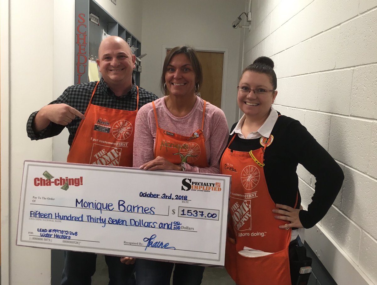 “Check” out Monique Cha-Ching! Taking care of our customers through Leads! #MeasureUp #drivingD53 <a href="/Alvarez2Joe/">Joe Alvarez</a> <a href="/TmorgHD/">Travis Morgan</a> @Devindm3