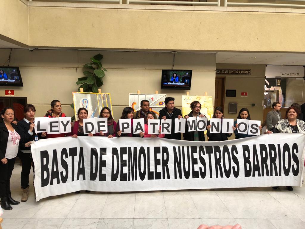 isavestruz's tweet photo. En el Congreso, junto a comunidades de @chilepatrimonio ingresando Iniciativa Ciudadana de Proyecto de Ley de Patrimonios Culturales https://t.co/OMs6JjBGB8