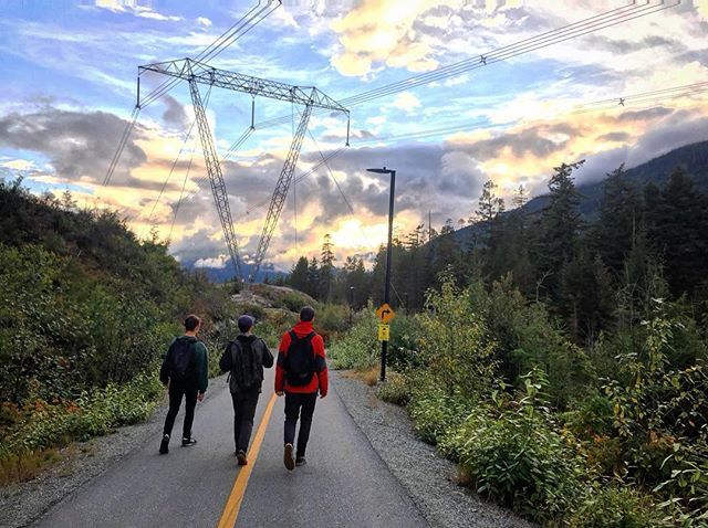 MatMassini's tweet photo. Going on a bear hunt. 📸: @matt_atkin https://t.co/5jVHxisQvj https://t.co/2o3hVTPV1i