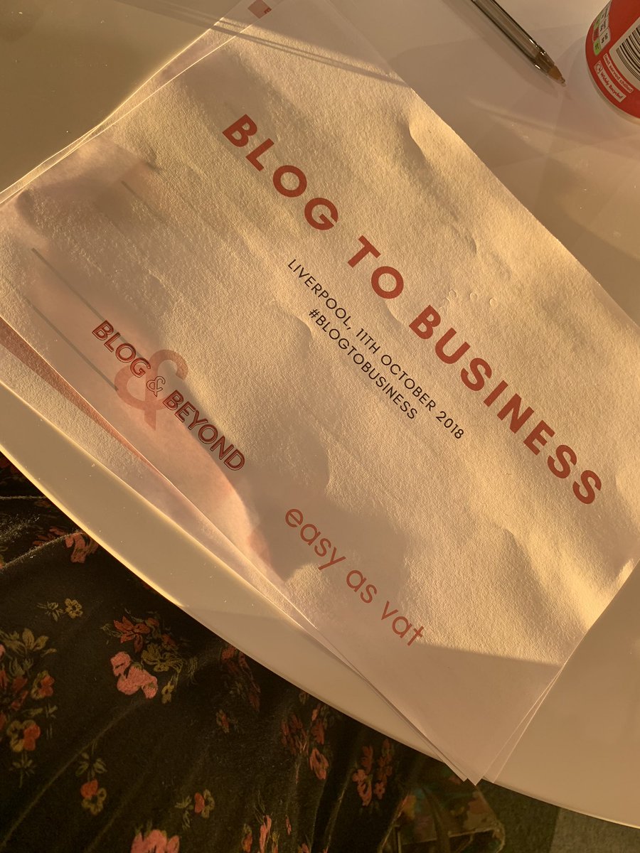 CodieKinz's tweet image. Excited to get ma hustle on at #blogtobusiness with @colourscarousel from @blogandbeyond and Julia from @easyasvat #werk