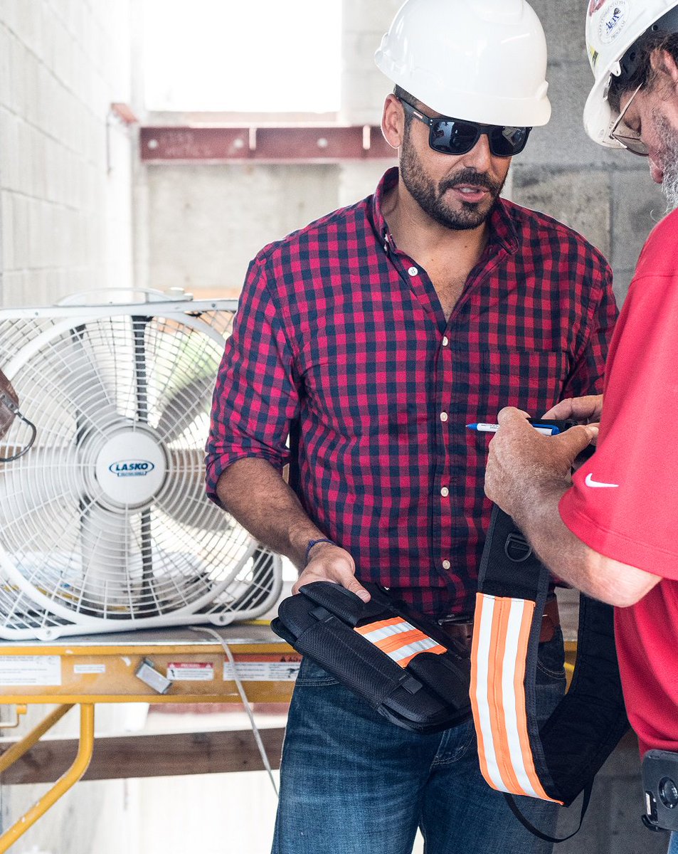 ibackflip's tweet photo. Do you and your crew work with tablets on the daily? Introduce them to The Foreman tough tablet holster and see the difference it can  make for a #handsfree &amp; secure mobile computing experience 🙌 https://t.co/ijKyrvmEAN