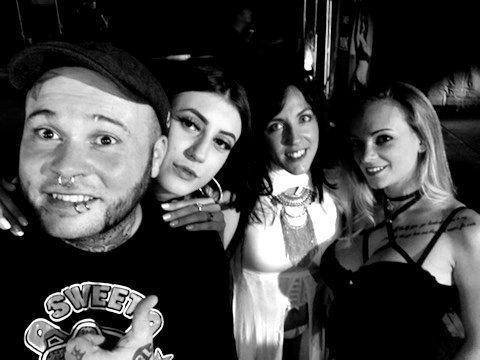 On vous donne rdv &agrave; Tournai &agrave; partir de demain ! Avec @Leidditiffany @LinaLuxaParis sur le stand @sweetprodX<a href="/tag/porn"class="tags"><span>#porn</span></a><a href="/tag/boobs"class="tags"><span>#boobs</span></a><a href="/tag/rt"class="tags"><span>#rt</span></a><a href="/tag/exhib"class="tags"><span>#exhib</span></a><a href="/tag/coquine"class="tags"><span>#coquine</span></a>