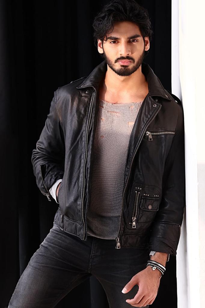 #SuneilShetty's son #AhanShetty will make his debut from a #SajidNadiadwala produced movie...it will the remake of south indian movie #RX100 !!