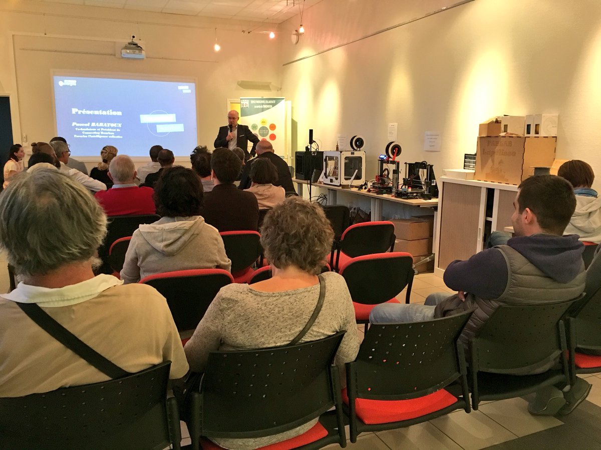 CoCoShakerIncub's tweet photo. Ce soir, l’incubateur présente l’appel à candidatures 2019 au #Upheros de Lapalisse au @TelecentreLpl. Merci @Co_Bourbon! L’objectif numero 1 = accompagner des entrepreneurs sociaux en @auvergnerhalpes #socent #entrepreneuriat #devterritorial #cocoshaker2019 #incubateur #Auvergne https://t.co/1acw9R4kRr