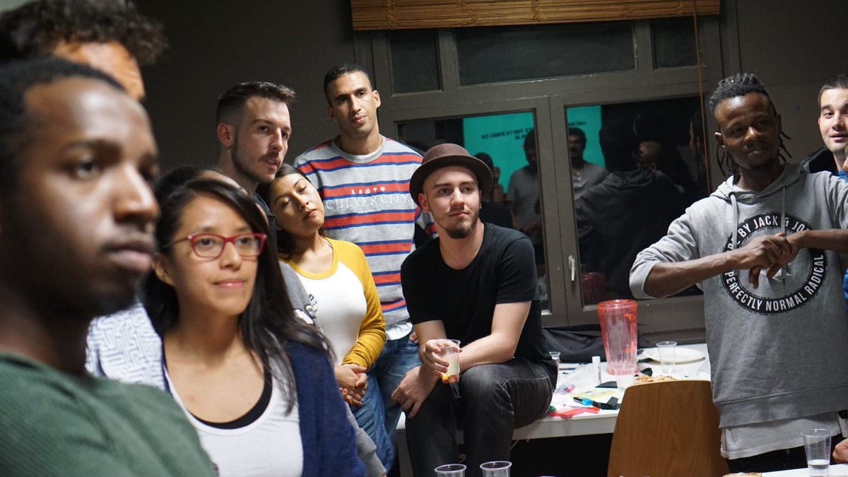 fundacionexit's tweet photo. ¡1ª cena de #embajadoresExit🍕! Un encuentro de #alumniExit del #coachExit, #eDuoExit y #yobExit, donde presentamos #ExitTeamUp, un programa que cuenta con el apoyo de @FBSabadell. A través de la #gamificación, definieron los ingredientes de la nueva comunidad de @fundacionexit✏️ https://t.co/BQckbbIp29