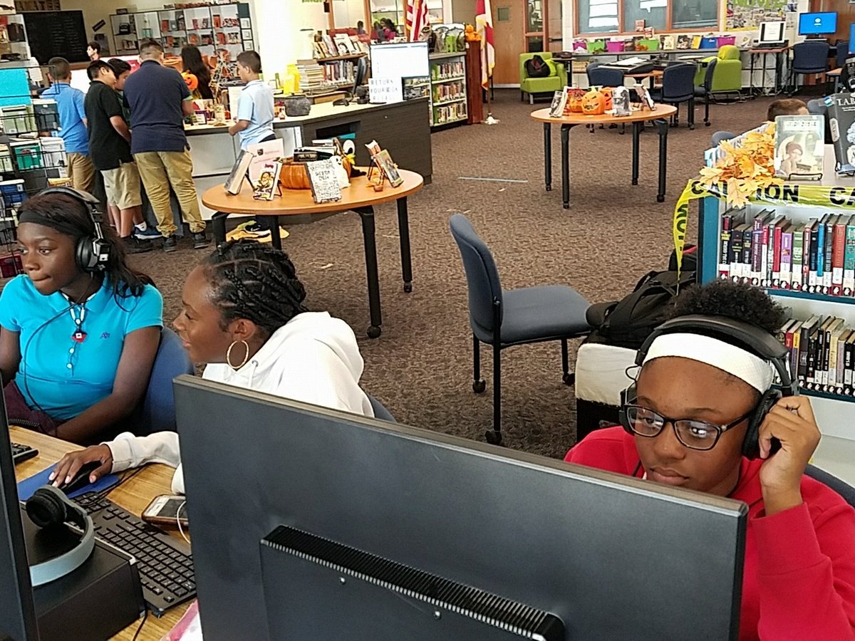 MediaMms's tweet photo. These Ladies have been at Hurricane Central every lunch this week working on improving their grades. @ROARMMS https://t.co/S77ovH6wEO