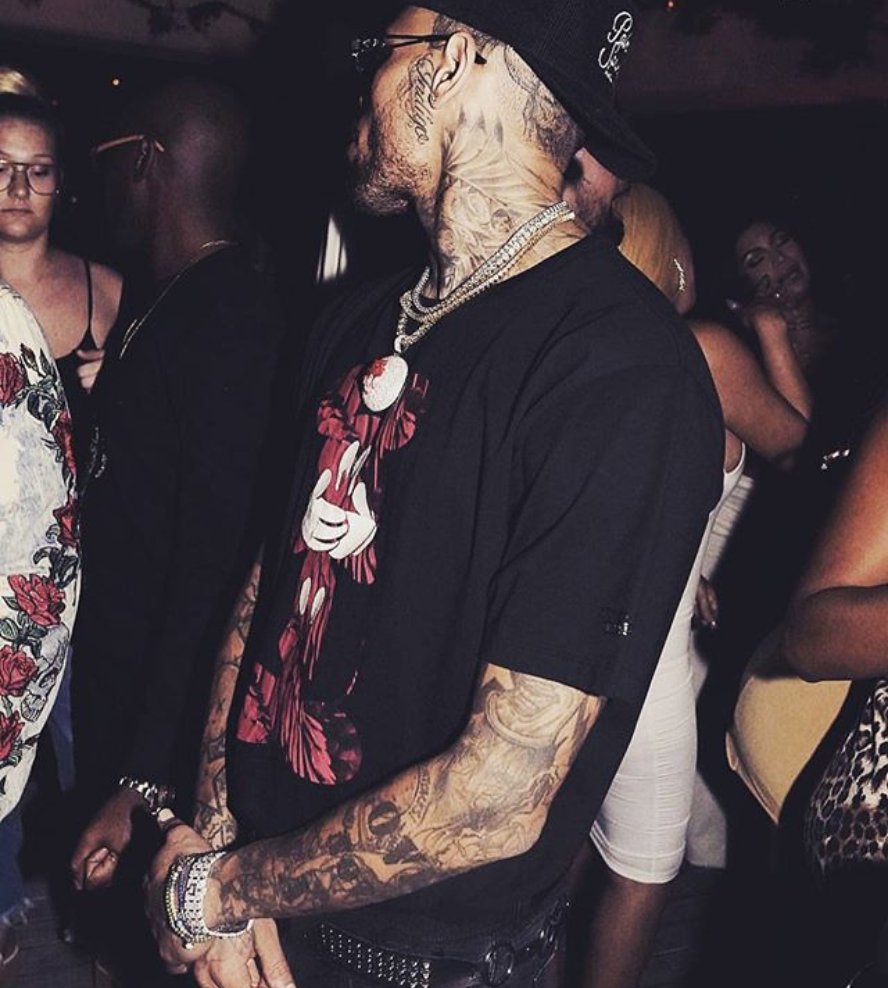 chrisbrown's tweet image. Shit sounding right 🔥