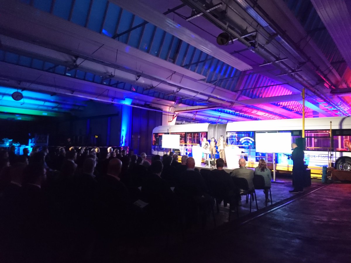 RENN.nord Bremen heute zu Besuch bei <a href="/ideastobusiness/">i2b</a> in der Werkshalle der <a href="/bsag_bremen/">BSAG</a> zum Thema #Elektromobilität und #autonomesfahren, weil auch #SDGs für Unternehmen ein Thema der Zukunft sind. Gute Fahrt!